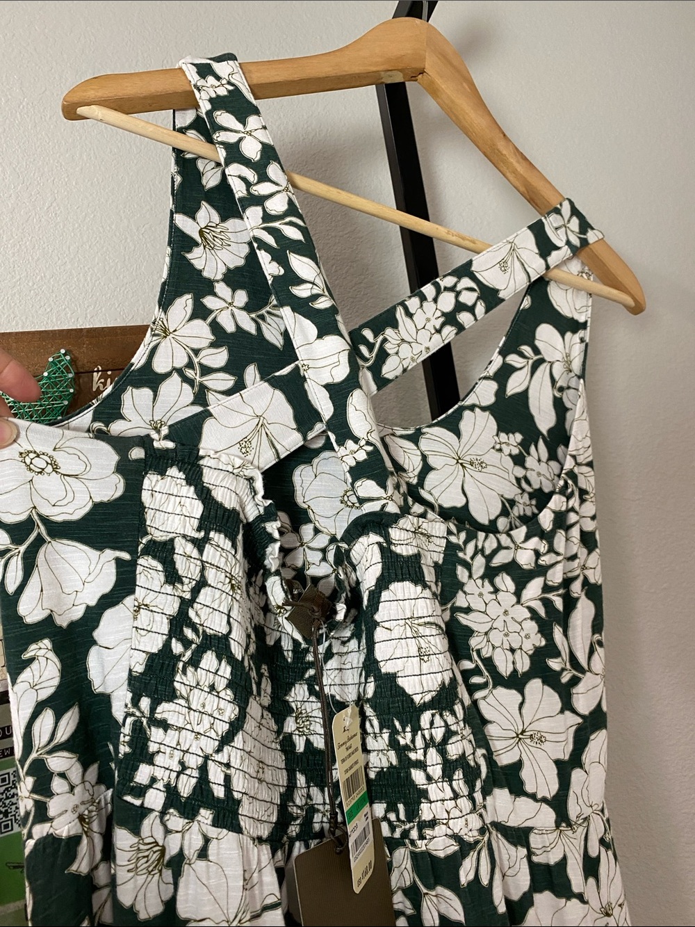 Tommy Bahama Dark Green and White Floral Maxi Dress L60 pp19-24 retail $168 NWT - Picture 4 of 6